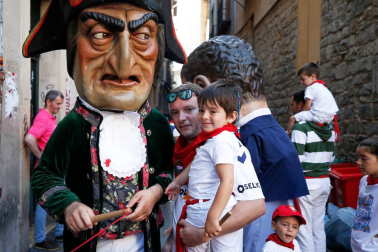 Fotos del recorrido de los gigantes y cabezudos de Pamplona del día 9 de julio de San Fermín 2019