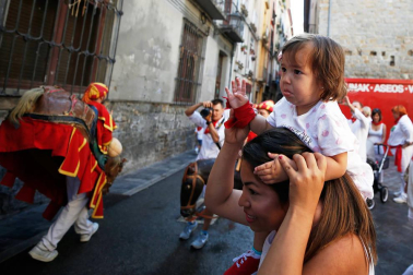 Fotos del recorrido de los gigantes y cabezudos de Pamplona del día 9 de julio de San Fermín 2019