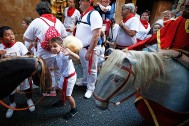 Fotos del recorrido de los gigantes y cabezudos de Pamplona del día 9 de julio de San Fermín 2019