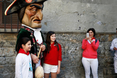 Fotos del recorrido de los gigantes y cabezudos de Pamplona del día 9 de julio de San Fermín 2019