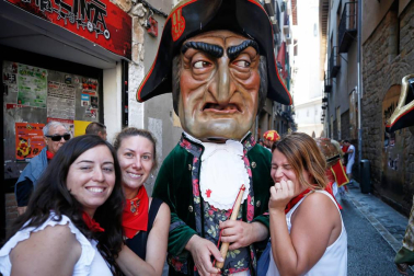 Fotos del recorrido de los gigantes y cabezudos de Pamplona del día 9 de julio de San Fermín 2019
