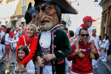 Fotos del recorrido de los gigantes y cabezudos de Pamplona del día 9 de julio de San Fermín 2019