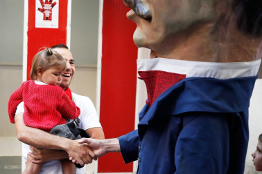 Fotos del recorrido de los gigantes y cabezudos de Pamplona del día 9 de julio de San Fermín 2019