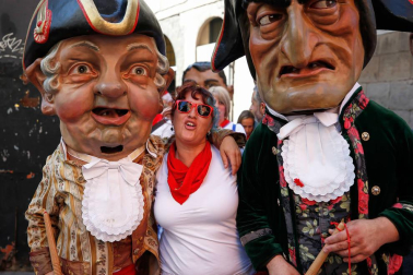 Fotos del recorrido de los gigantes y cabezudos de Pamplona del día 9 de julio de San Fermín 2019