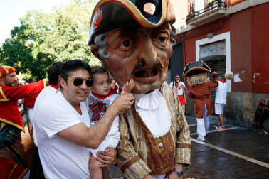Fotos del recorrido de los gigantes y cabezudos de Pamplona del día 9 de julio de San Fermín 2019