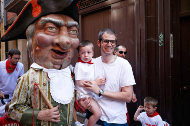 Fotos del recorrido de los gigantes y cabezudos de Pamplona del día 9 de julio de San Fermín 2019