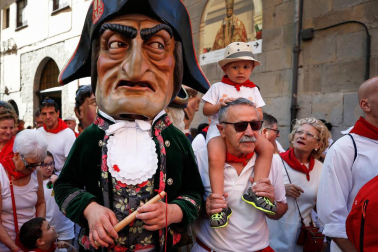 Fotos del recorrido de los gigantes y cabezudos de Pamplona del día 9 de julio de San Fermín 2019