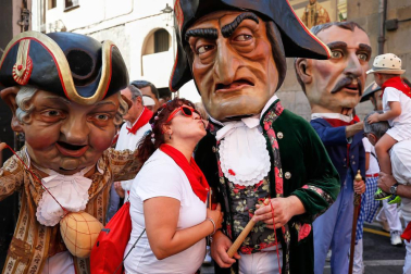 Fotos del recorrido de los gigantes y cabezudos de Pamplona del día 9 de julio de San Fermín 2019