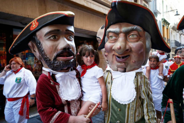 Fotos del recorrido de los gigantes y cabezudos de Pamplona del día 9 de julio de San Fermín 2019