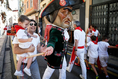 Fotos del recorrido de los gigantes y cabezudos de Pamplona del día 9 de julio de San Fermín 2019