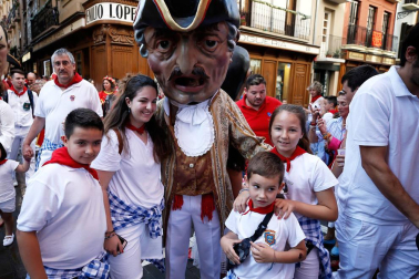 Fotos del recorrido de los gigantes y cabezudos de Pamplona del día 9 de julio de San Fermín 2019