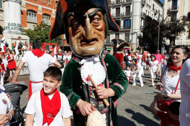 Fotos del recorrido de los gigantes y cabezudos de Pamplona del día 9 de julio de San Fermín 2019