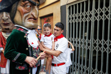 Fotos del recorrido de los gigantes y cabezudos de Pamplona del día 9 de julio de San Fermín 2019