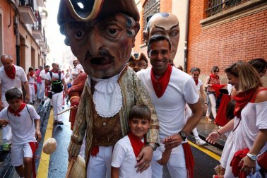Fotos del recorrido de los gigantes y cabezudos de Pamplona del día 9 de julio de San Fermín 2019