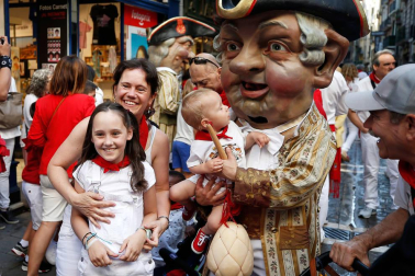 Fotos del recorrido de los gigantes y cabezudos de Pamplona del día 9 de julio de San Fermín 2019