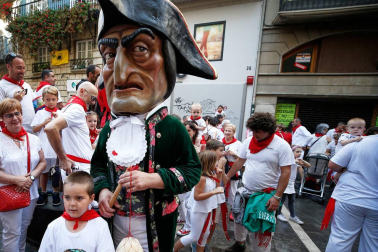 Fotos del recorrido de los gigantes y cabezudos de Pamplona del día 9 de julio de San Fermín 2019