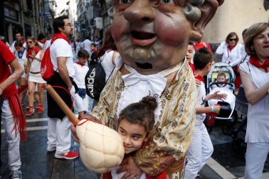 Fotos del recorrido de los gigantes y cabezudos de Pamplona del día 9 de julio de San Fermín 2019