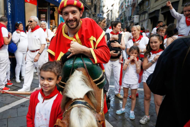 Fotos del recorrido de los gigantes y cabezudos de Pamplona del día 9 de julio de San Fermín 2019