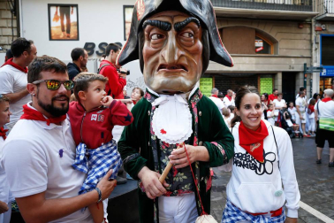 Fotos del recorrido de los gigantes y cabezudos de Pamplona del día 9 de julio de San Fermín 2019