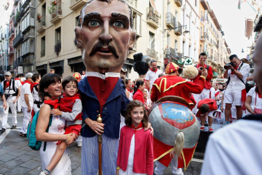 Fotos del recorrido de los gigantes y cabezudos de Pamplona del día 9 de julio de San Fermín 2019