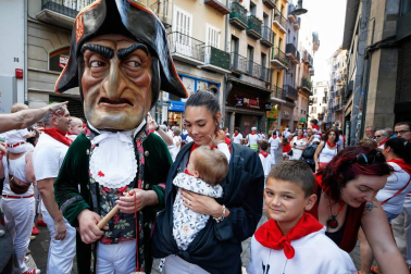 Fotos del recorrido de los gigantes y cabezudos de Pamplona del día 9 de julio de San Fermín 2019