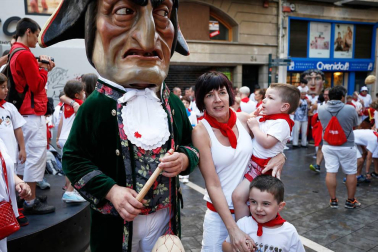 Fotos del recorrido de los gigantes y cabezudos de Pamplona del día 9 de julio de San Fermín 2019