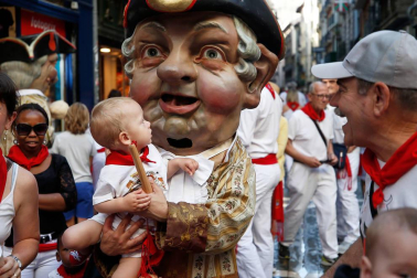 Fotos del recorrido de los gigantes y cabezudos de Pamplona del día 9 de julio de San Fermín 2019