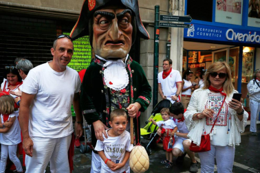 Fotos del recorrido de los gigantes y cabezudos de Pamplona del día 9 de julio de San Fermín 2019