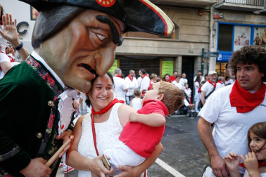 Fotos del recorrido de los gigantes y cabezudos de Pamplona del día 9 de julio de San Fermín 2019