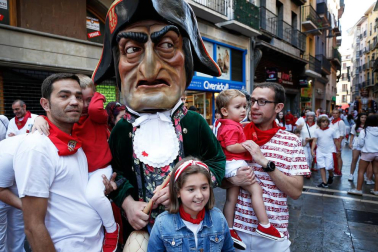 Fotos del recorrido de los gigantes y cabezudos de Pamplona del día 9 de julio de San Fermín 2019