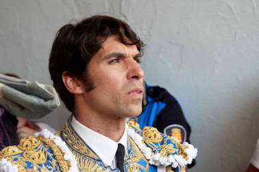 Fotos de la corrida con toros de la ganadería Núñez del Cuvillo para los diestros Antonio Ferrera, Miguel Ángel Perera y Cayetano Rivera.