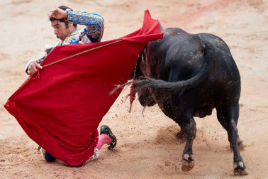 Fotos de la corrida con toros de la ganadería Núñez del Cuvillo para los diestros Antonio Ferrera, Miguel Ángel Perera y Cayetano Rivera.
