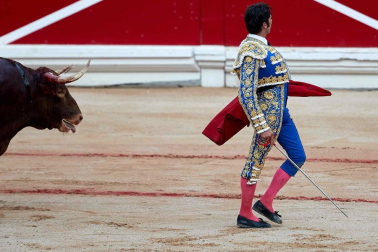 Fotos de la corrida con toros de la ganadería Núñez del Cuvillo para los diestros Antonio Ferrera, Miguel Ángel Perera y Cayetano Rivera.