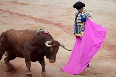 Fotos de la corrida con toros de la ganadería Núñez del Cuvillo para los diestros Antonio Ferrera, Miguel Ángel Perera y Cayetano Rivera.