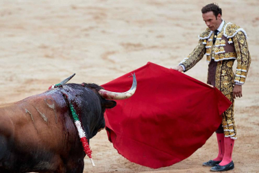 Fotos de la corrida con toros de la ganadería Núñez del Cuvillo para los diestros Antonio Ferrera, Miguel Ángel Perera y Cayetano Rivera.