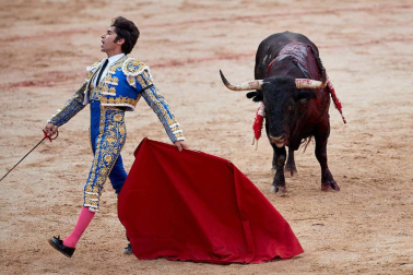 Fotos de la corrida con toros de la ganadería Núñez del Cuvillo para los diestros Antonio Ferrera, Miguel Ángel Perera y Cayetano Rivera.