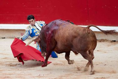 Fotos de la corrida con toros de la ganadería Núñez del Cuvillo para los diestros Antonio Ferrera, Miguel Ángel Perera y Cayetano Rivera.