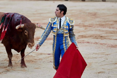 Fotos de la corrida con toros de la ganadería Núñez del Cuvillo para los diestros Antonio Ferrera, Miguel Ángel Perera y Cayetano Rivera.