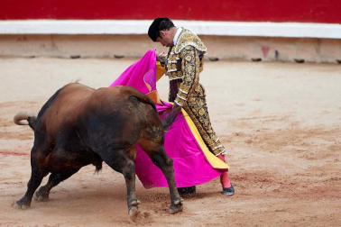 Fotos de la corrida con toros de la ganadería Núñez del Cuvillo para los diestros Antonio Ferrera, Miguel Ángel Perera y Cayetano Rivera.