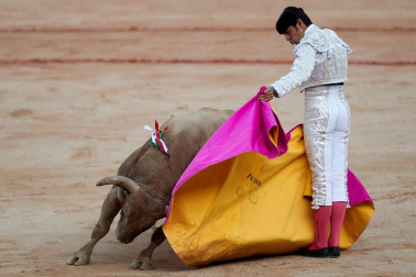 Fotos de la corrida con toros de la ganadería Núñez del Cuvillo para los diestros Antonio Ferrera, Miguel Ángel Perera y Cayetano Rivera.