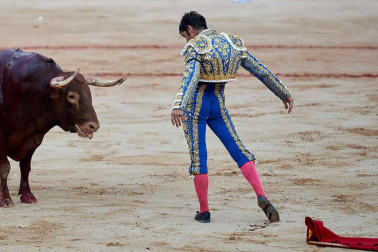 Fotos de la corrida con toros de la ganadería Núñez del Cuvillo para los diestros Antonio Ferrera, Miguel Ángel Perera y Cayetano Rivera.
