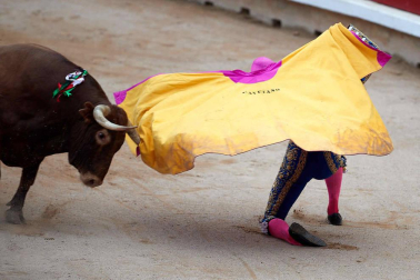Fotos de la corrida con toros de la ganadería Núñez del Cuvillo para los diestros Antonio Ferrera, Miguel Ángel Perera y Cayetano Rivera.