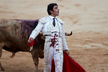 Fotos de la corrida con toros de la ganadería Núñez del Cuvillo para los diestros Antonio Ferrera, Miguel Ángel Perera y Cayetano Rivera.