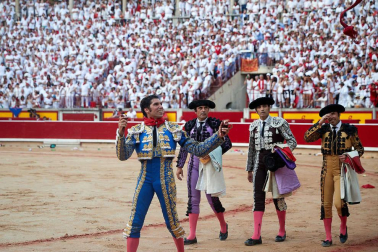 Fotos de la corrida con toros de la ganadería Núñez del Cuvillo para los diestros Antonio Ferrera, Miguel Ángel Perera y Cayetano Rivera.