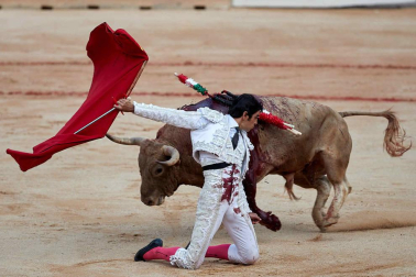 Fotos de la corrida con toros de la ganadería Núñez del Cuvillo para los diestros Antonio Ferrera, Miguel Ángel Perera y Cayetano Rivera.