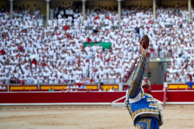 Fotos de la corrida con toros de la ganadería Núñez del Cuvillo para los diestros Antonio Ferrera, Miguel Ángel Perera y Cayetano Rivera.