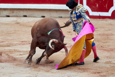 Fotos de la corrida con toros de la ganadería Núñez del Cuvillo para los diestros Antonio Ferrera, Miguel Ángel Perera y Cayetano Rivera.