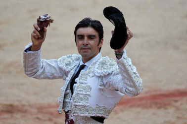 Fotos de la corrida con toros de la ganadería Núñez del Cuvillo para los diestros Antonio Ferrera, Miguel Ángel Perera y Cayetano Rivera.