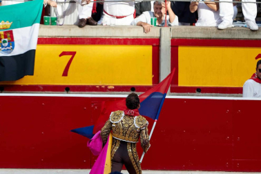 Fotos de la corrida con toros de la ganadería Núñez del Cuvillo para los diestros Antonio Ferrera, Miguel Ángel Perera y Cayetano Rivera.