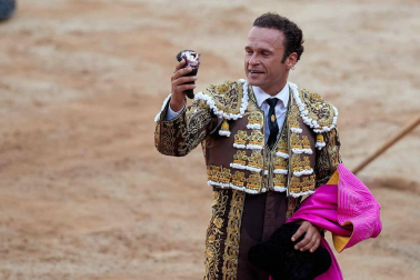Fotos de la corrida con toros de la ganadería Núñez del Cuvillo para los diestros Antonio Ferrera, Miguel Ángel Perera y Cayetano Rivera.